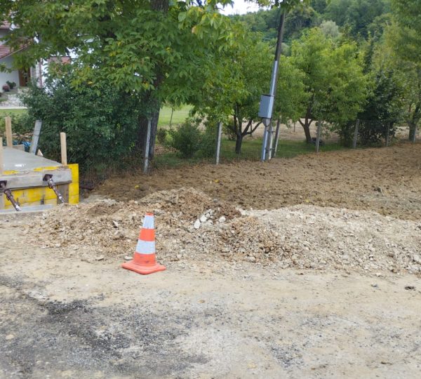 Radovi na zacjevljenju odvodnog kanala u naselju Podbrđe