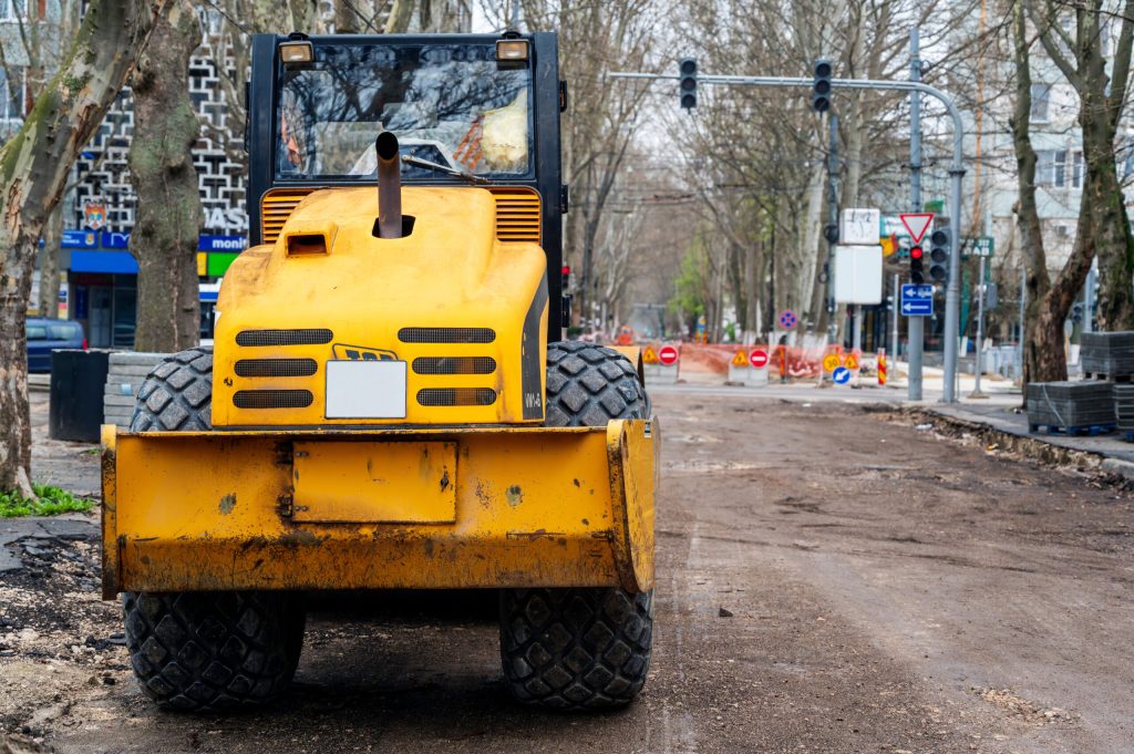 Advantages of investing in the reconstruction of old roads compared to building new ones